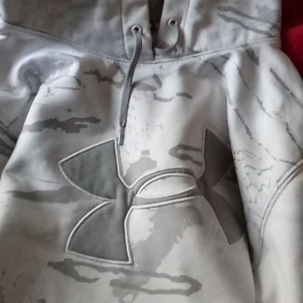 Mens medium white and silver under armour hooded sweatshirt
